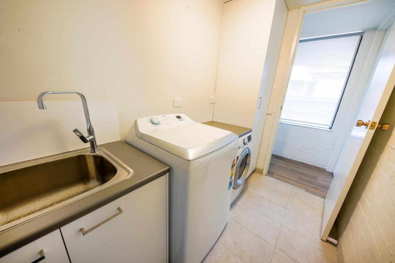 Max'S Beachside Holiday Home Torquay Bagian luar foto